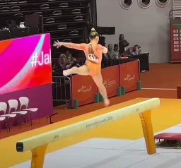 Sairaiva split leap.webp