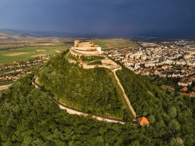 cetatea-deva-vedere-aeriana-660686698.webp